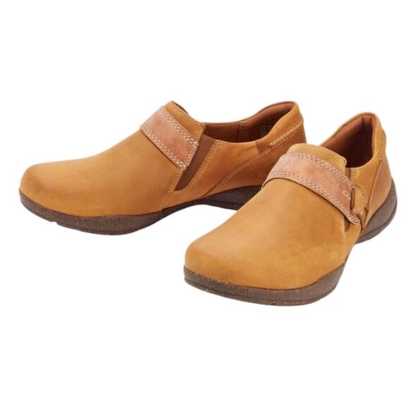 Brand New Clarks Women's Size 7.5 Dark Tan Brown Clogs Booties Boots - Picture 1 of 10